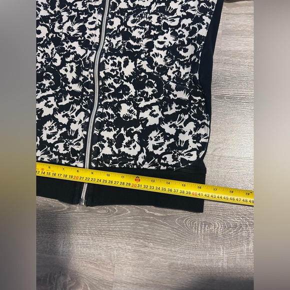 Lululemon Scuba Hoodie III - Fleur Sombre White/Black Pattern - Picture 8 of 10